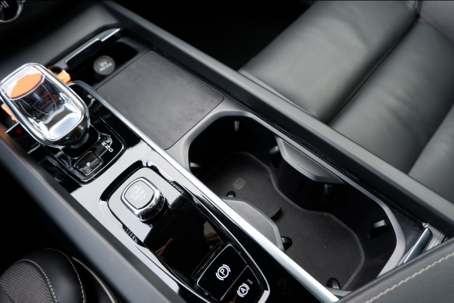 Volvo XC60 2.0 T6 AWD + Dark/PHEV Long Range/ Rijklaarprijs/Full option