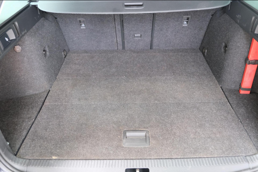 Škoda Octavia Combi 1.5 TSI Greentech Business Edition Automaat - N.A.P. Airco, Cruise, Navi, PDC.