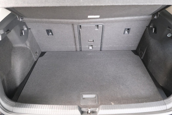 Volkswagen Golf 1.0 eTSI Life Automaat - N.A.P. Airco, Cruise, PDC, Navi.