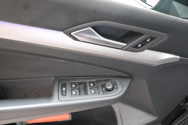 Volkswagen Golf 1.0 eTSI Life Automaat - N.A.P. Airco, Cruise, PDC, Navi.