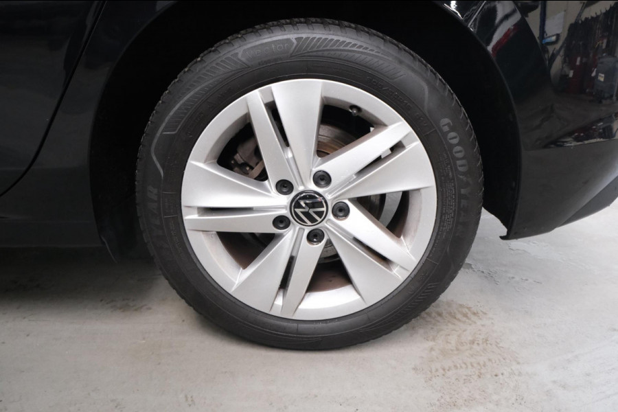 Volkswagen Golf 1.0 eTSI Life Automaat - N.A.P. Airco, Cruise, PDC, Navi.