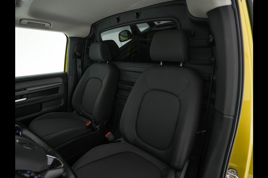 Volkswagen ID. Buzz Cargo 77 kWh [ 3-Fase ] {SOH-90%} *FULL-LED | ADAPTIVE-CRUISE | LANE-ASSIST | KEYLESS | DAB+ | CAMERA | DIGI-COCKPIT | NAVI-FULLMAP | HEATED-COMFORTSEATS | CCS-FASTLOADER | LANE-ASSIST | TOWBAR | 20"ALU*