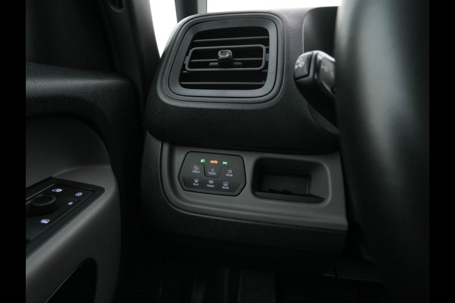 Volkswagen ID. Buzz Cargo 77 kWh [ 3-Fase ] {SOH-90%} *FULL-LED | ADAPTIVE-CRUISE | LANE-ASSIST | KEYLESS | DAB+ | CAMERA | DIGI-COCKPIT | NAVI-FULLMAP | HEATED-COMFORTSEATS | CCS-FASTLOADER | LANE-ASSIST | TOWBAR | 20"ALU*