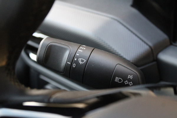 Ford Transit Custom 320 2.0 TDCI L2H1 Limited 170pk - 2x Schuif - Trekhaak - Stoelverwarming - Side Steps - Carplay - Rijklaar