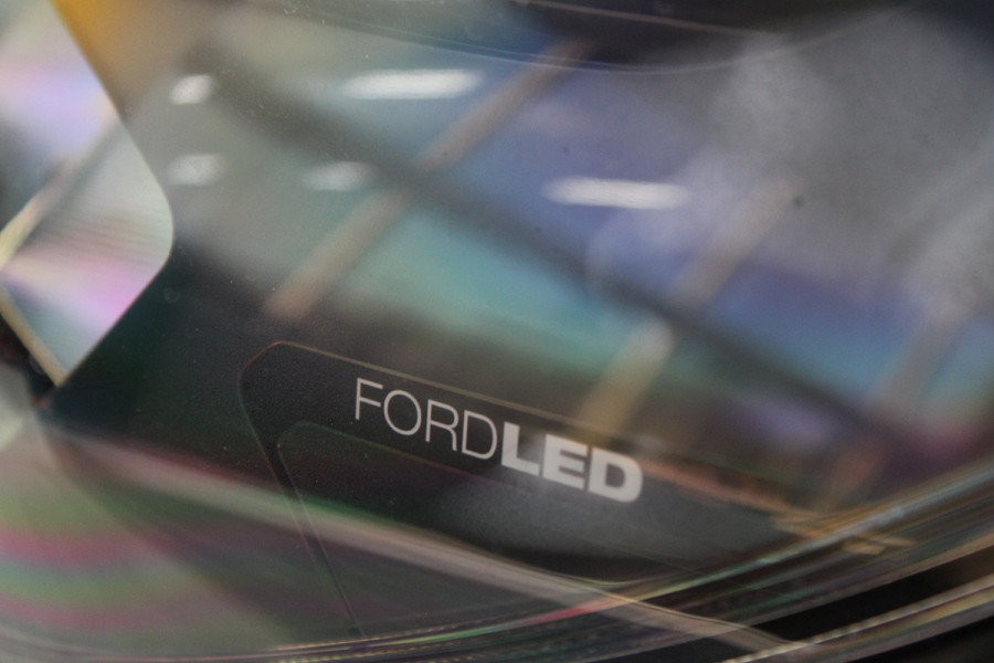 Ford Transit Custom 320 2.0 TDCI L2H1 Limited 170pk - 2x Schuif - Trekhaak - Stoelverwarming - Side Steps - Carplay - Rijklaar