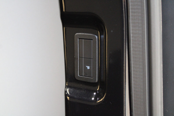 Ford Transit Custom 320 2.0 TDCI L2H1 Limited 170pk - 2x Schuif - Trekhaak - Stoelverwarming - Side Steps - Carplay - Rijklaar