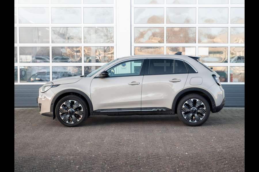 Fiat 600 1.2 Hybrid La Prima | Automaat | PDC | Adapt. Cruise | Clima | Apple Carplay | Stoelverwarming | Keyless | BSM | 18" | Camera