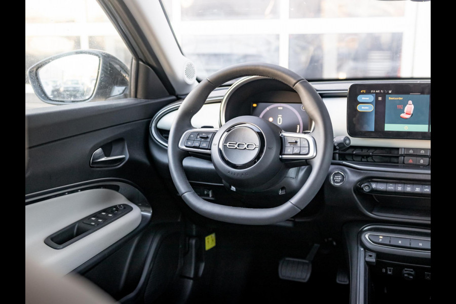 Fiat 600 1.2 Hybrid La Prima | Automaat | PDC | Adapt. Cruise | Clima | Apple Carplay | Stoelverwarming | Keyless | BSM | 18" | Camera