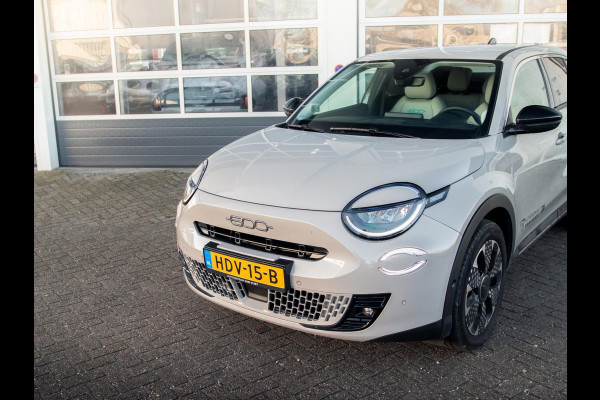 Fiat 600 1.2 Hybrid La Prima | Automaat | PDC | Adapt. Cruise | Clima | Apple Carplay | Stoelverwarming | Keyless | BSM | 18" | Camera