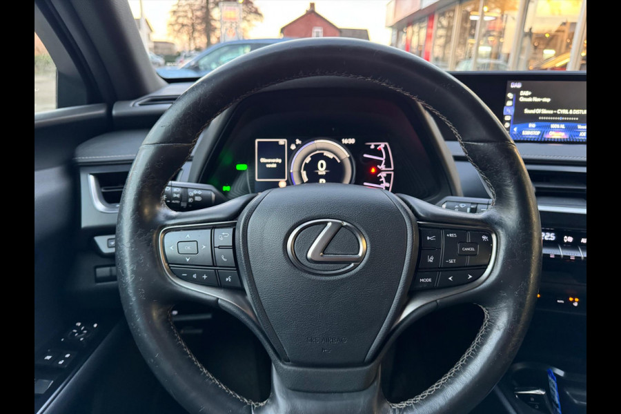 Lexus UX 250h Business Line Plus | Stoel + Stuurverwarming, Apple CarPlay/Android Auto, 17 inch, Keyless, Parkeercamera, Adaptive cruise
