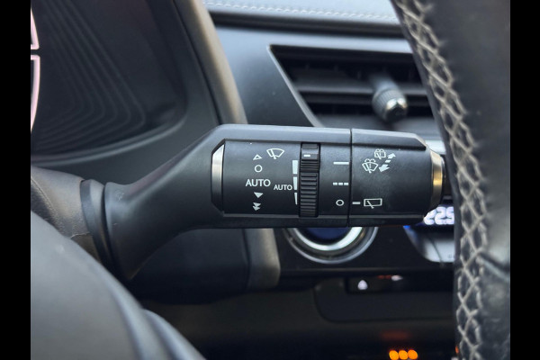 Lexus UX 250h Business Line Plus | Stoel + Stuurverwarming, Apple CarPlay/Android Auto, 17 inch, Keyless, Parkeercamera, Adaptive cruise