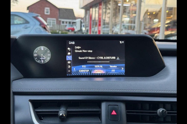Lexus UX 250h Business Line Plus | Stoel + Stuurverwarming, Apple CarPlay/Android Auto, 17 inch, Keyless, Parkeercamera, Adaptive cruise