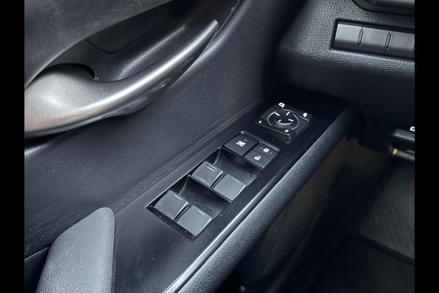 Lexus UX 250h Business Line Plus | Stoel + Stuurverwarming, Apple CarPlay/Android Auto, 17 inch, Keyless, Parkeercamera, Adaptive cruise