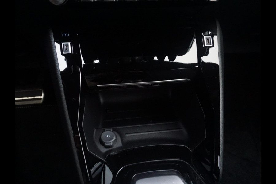 Peugeot e-2008 EV GT 54 kWh Camera pakket | 4 Seizoensbanden