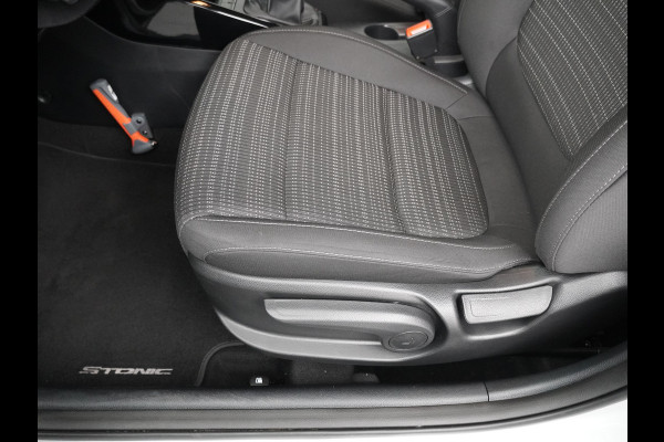 Kia Stonic 1.0 T-GDi MHEV DynamicPlusLine - Navigatie - Apple/Android Carplay - Cruise Control - Lichtmetalen Velgen - Fabrieksgarantie Tot 2031