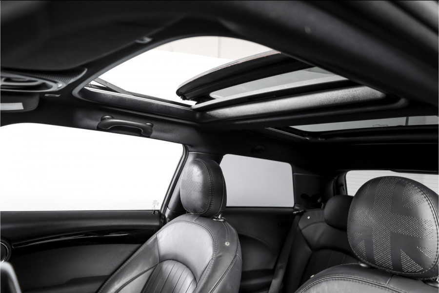 MINI Mini 1.5 Cooper Classic - Automaat Orig. NL | John Cooper Works Pakket | S/K Panodak | Dig.Cockpit | Cruise | PDC | Stoelverw. | ECC | NAV + App.Connect | LM 17" |