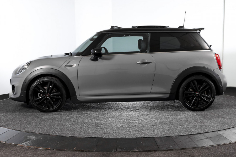MINI Mini 1.5 Cooper Classic - Automaat Orig. NL | John Cooper Works Pakket | S/K Panodak | Dig.Cockpit | Cruise | PDC | Stoelverw. | ECC | NAV + App.Connect | LM 17" |