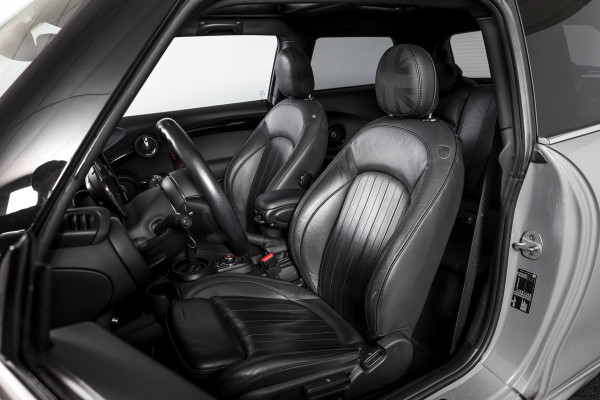 MINI Mini 1.5 Cooper Classic - Automaat Orig. NL | John Cooper Works Pakket | S/K Panodak | Dig.Cockpit | Cruise | PDC | Stoelverw. | ECC | NAV + App.Connect | LM 17" |