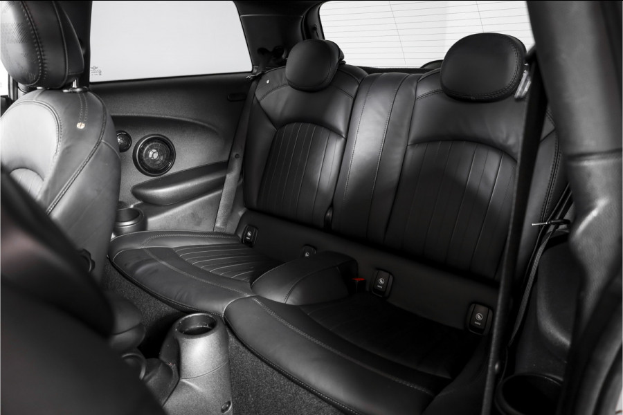 MINI Mini 1.5 Cooper Classic - Automaat Orig. NL | John Cooper Works Pakket | S/K Panodak | Dig.Cockpit | Cruise | PDC | Stoelverw. | ECC | NAV + App.Connect | LM 17" |