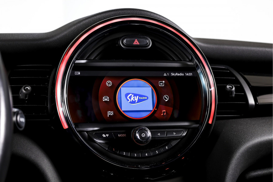 MINI Mini 1.5 Cooper Classic - Automaat Orig. NL | John Cooper Works Pakket | S/K Panodak | Dig.Cockpit | Cruise | PDC | Stoelverw. | ECC | NAV + App.Connect | LM 17" |