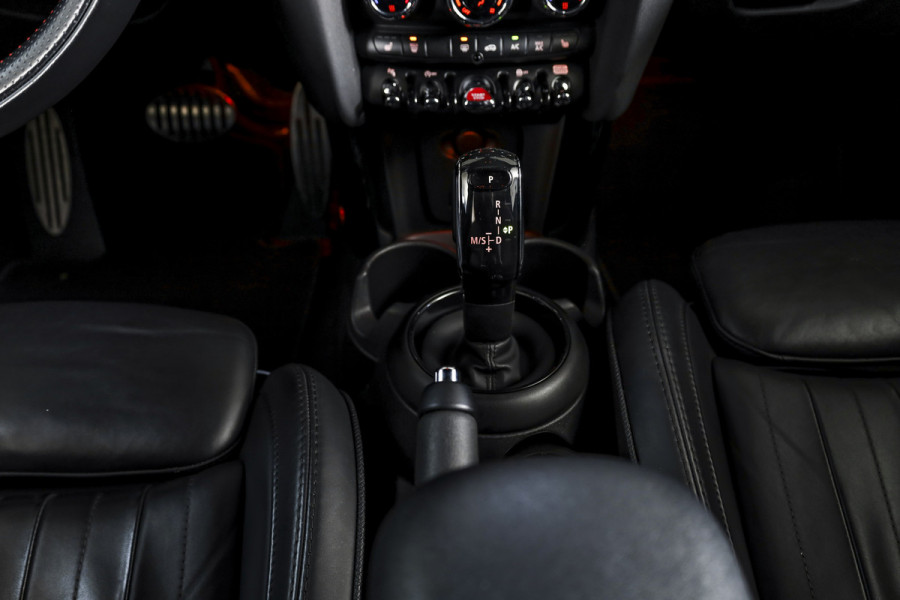 MINI Mini 1.5 Cooper Classic - Automaat Orig. NL | John Cooper Works Pakket | S/K Panodak | Dig.Cockpit | Cruise | PDC | Stoelverw. | ECC | NAV + App.Connect | LM 17" |