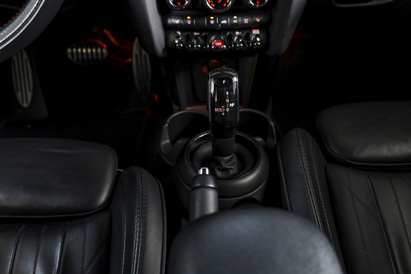 MINI Mini 1.5 Cooper Classic - Automaat Orig. NL | John Cooper Works Pakket | S/K Panodak | Dig.Cockpit | Cruise | PDC | Stoelverw. | ECC | NAV + App.Connect | LM 17" |