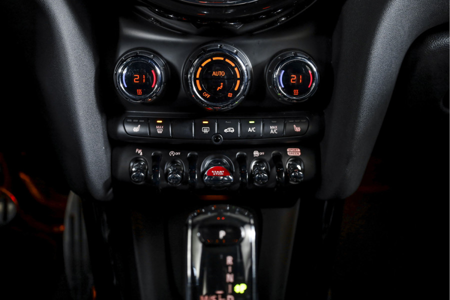 MINI Mini 1.5 Cooper Classic - Automaat Orig. NL | John Cooper Works Pakket | S/K Panodak | Dig.Cockpit | Cruise | PDC | Stoelverw. | ECC | NAV + App.Connect | LM 17" |
