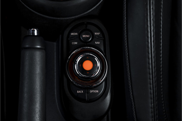 MINI Mini 1.5 Cooper Classic - Automaat Orig. NL | John Cooper Works Pakket | S/K Panodak | Dig.Cockpit | Cruise | PDC | Stoelverw. | ECC | NAV + App.Connect | LM 17" |