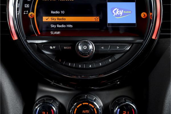 MINI Mini 1.5 Cooper Classic - Automaat Orig. NL | John Cooper Works Pakket | S/K Panodak | Dig.Cockpit | Cruise | PDC | Stoelverw. | ECC | NAV + App.Connect | LM 17" |