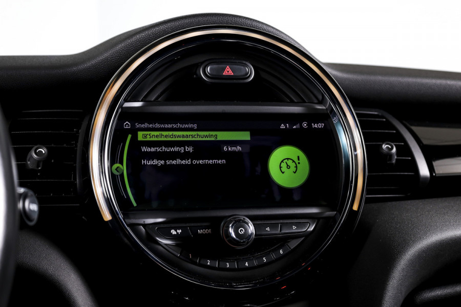 MINI Mini 1.5 Cooper Classic - Automaat Orig. NL | John Cooper Works Pakket | S/K Panodak | Dig.Cockpit | Cruise | PDC | Stoelverw. | ECC | NAV + App.Connect | LM 17" |