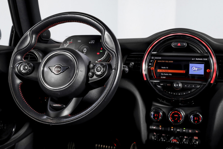 MINI Mini 1.5 Cooper Classic - Automaat Orig. NL | John Cooper Works Pakket | S/K Panodak | Dig.Cockpit | Cruise | PDC | Stoelverw. | ECC | NAV + App.Connect | LM 17" |