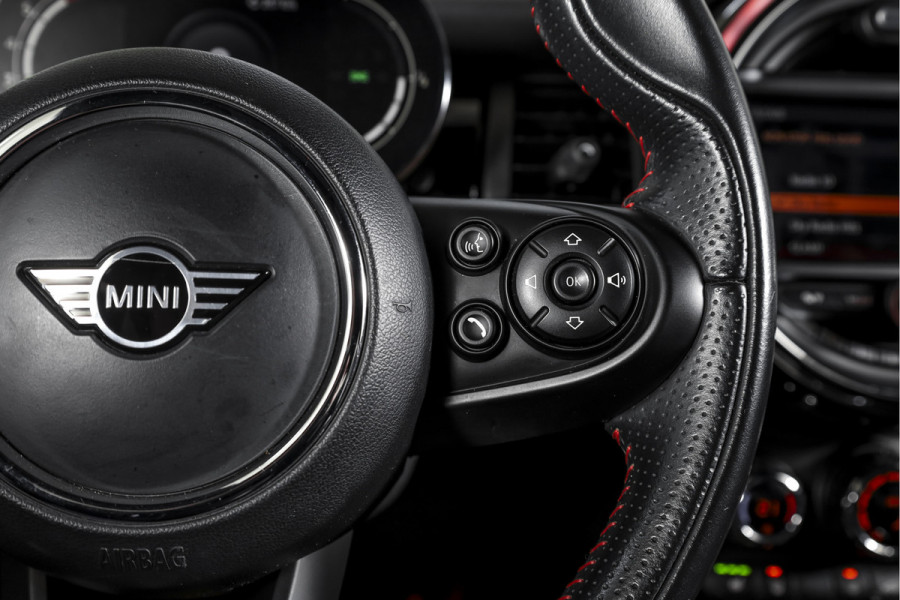 MINI Mini 1.5 Cooper Classic - Automaat Orig. NL | John Cooper Works Pakket | S/K Panodak | Dig.Cockpit | Cruise | PDC | Stoelverw. | ECC | NAV + App.Connect | LM 17" |