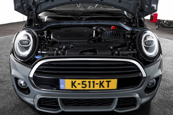 MINI Mini 1.5 Cooper Classic - Automaat Orig. NL | John Cooper Works Pakket | S/K Panodak | Dig.Cockpit | Cruise | PDC | Stoelverw. | ECC | NAV + App.Connect | LM 17" |