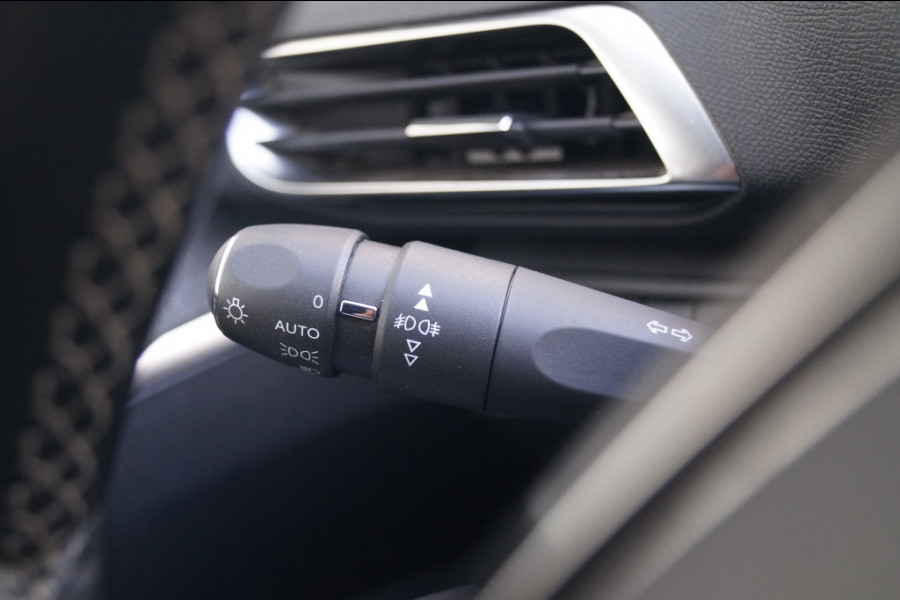 Peugeot 3008 1.2 PureTech 130pk Allure -PANO-ECC-CAM-NAVI-