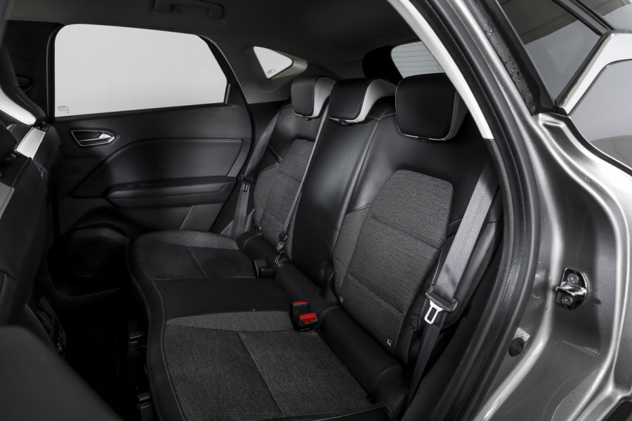 Renault Captur 1.3 TCe 130 Intens 130 PK - Automaat | Dig. Cockpit | Cruise | PDC | Camera | NAV + App. Connect | ECC | Afn. Trekhaak | DAB | LM 18" |