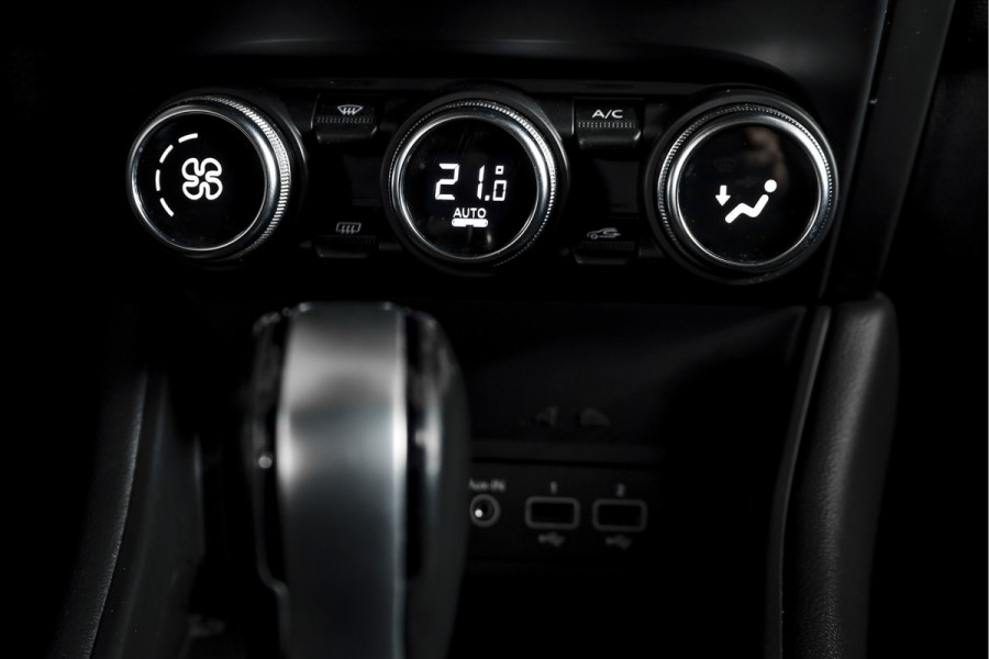 Renault Captur 1.3 TCe 130 Intens 130 PK - Automaat | Dig. Cockpit | Cruise | PDC | Camera | NAV + App. Connect | ECC | Afn. Trekhaak | DAB | LM 18" |