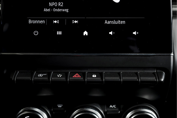 Renault Captur 1.3 TCe 130 Intens 130 PK - Automaat | Dig. Cockpit | Cruise | PDC | Camera | NAV + App. Connect | ECC | Afn. Trekhaak | DAB | LM 18" |