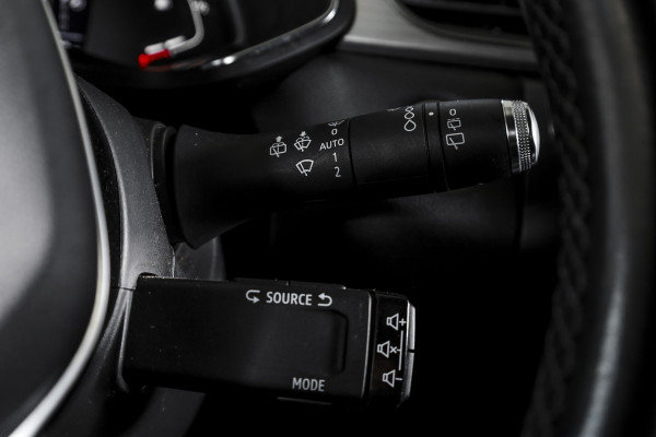 Renault Captur 1.3 TCe 130 Intens 130 PK - Automaat | Dig. Cockpit | Cruise | PDC | Camera | NAV + App. Connect | ECC | Afn. Trekhaak | DAB | LM 18" |