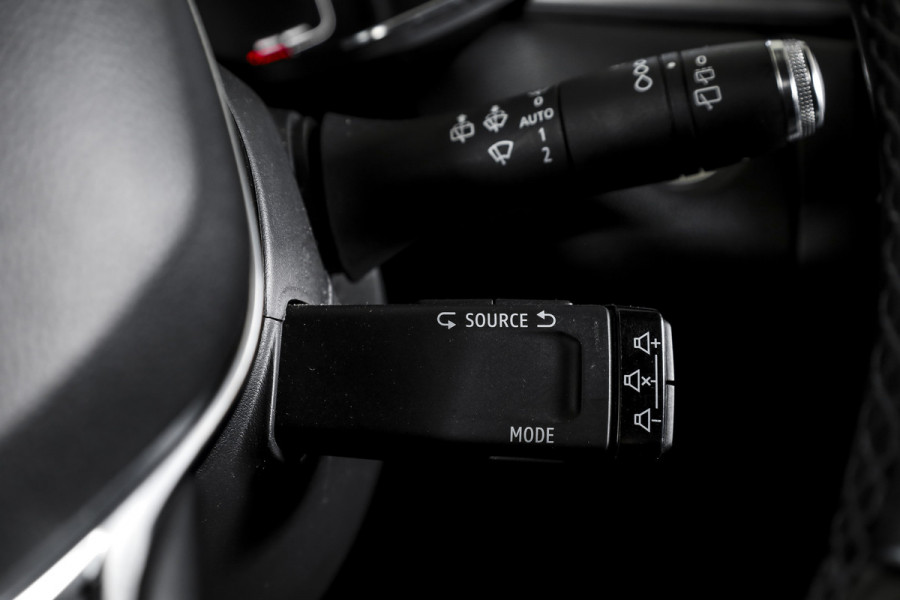 Renault Captur 1.3 TCe 130 Intens 130 PK - Automaat | Dig. Cockpit | Cruise | PDC | Camera | NAV + App. Connect | ECC | Afn. Trekhaak | DAB | LM 18" |