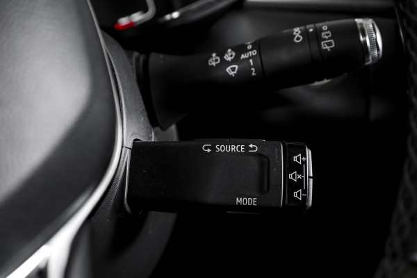 Renault Captur 1.3 TCe 130 Intens 130 PK - Automaat | Dig. Cockpit | Cruise | PDC | Camera | NAV + App. Connect | ECC | Afn. Trekhaak | DAB | LM 18" |