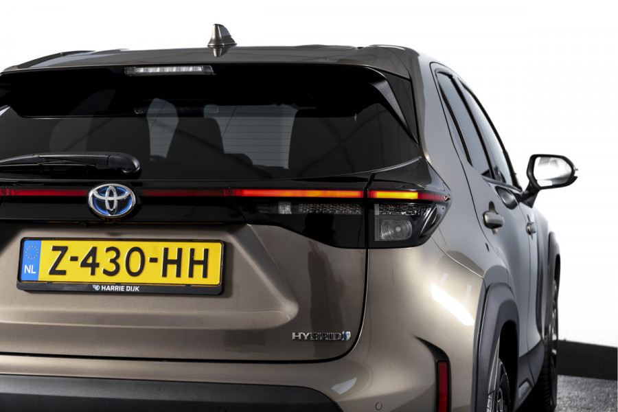 Toyota Yaris Cross 1.5 Hybrid Dynamic | Winterpakket | Trekhaak | Dig. Cockpit | Adapt. Cruise | PDC | Camera | NAV + App. Connect | ECC | DAB | LM 17" |