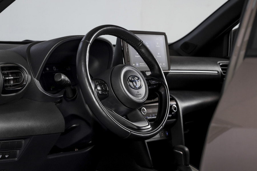 Toyota Yaris Cross 1.5 Hybrid Dynamic | Winterpakket | Trekhaak | Dig. Cockpit | Adapt. Cruise | PDC | Camera | NAV + App. Connect | ECC | DAB | LM 17" |