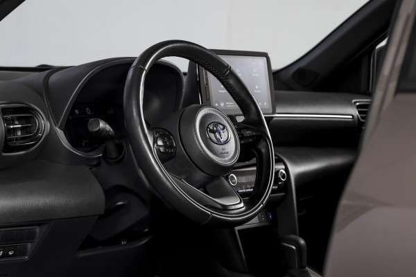 Toyota Yaris Cross 1.5 Hybrid Dynamic | Winterpakket | Trekhaak | Dig. Cockpit | Adapt. Cruise | PDC | Camera | NAV + App. Connect | ECC | DAB | LM 17" |