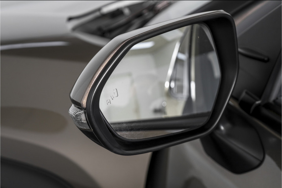 Toyota Yaris Cross 1.5 Hybrid Dynamic | Winterpakket | Trekhaak | Dig. Cockpit | Adapt. Cruise | PDC | Camera | NAV + App. Connect | ECC | DAB | LM 17" |