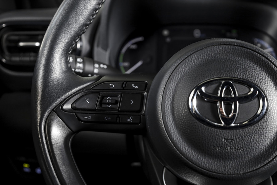 Toyota Yaris Cross 1.5 Hybrid Dynamic | Winterpakket | Trekhaak | Dig. Cockpit | Adapt. Cruise | PDC | Camera | NAV + App. Connect | ECC | DAB | LM 17" |