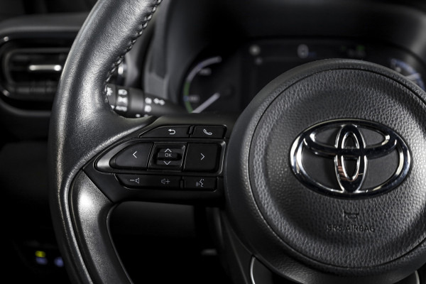 Toyota Yaris Cross 1.5 Hybrid Dynamic | Winterpakket | Trekhaak | Dig. Cockpit | Adapt. Cruise | PDC | Camera | NAV + App. Connect | ECC | DAB | LM 17" |