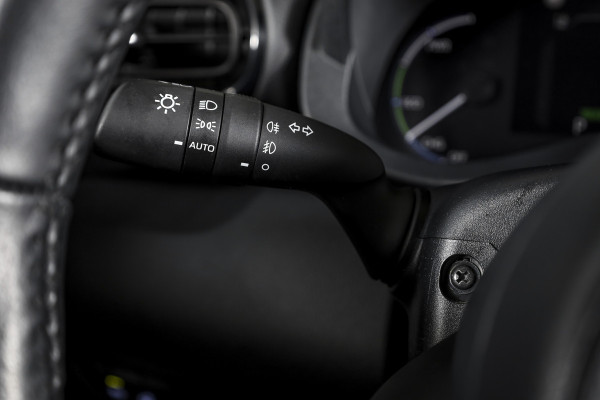 Toyota Yaris Cross 1.5 Hybrid Dynamic | Winterpakket | Trekhaak | Dig. Cockpit | Adapt. Cruise | PDC | Camera | NAV + App. Connect | ECC | DAB | LM 17" |