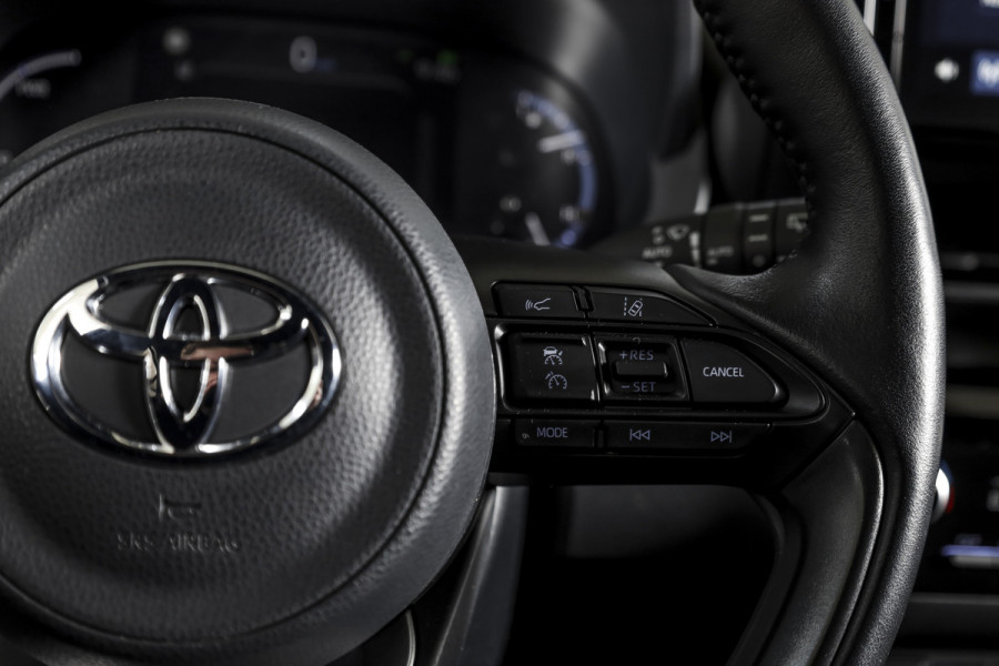 Toyota Yaris Cross 1.5 Hybrid Dynamic | Winterpakket | Trekhaak | Dig. Cockpit | Adapt. Cruise | PDC | Camera | NAV + App. Connect | ECC | DAB | LM 17" |