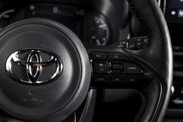 Toyota Yaris Cross 1.5 Hybrid Dynamic | Winterpakket | Trekhaak | Dig. Cockpit | Adapt. Cruise | PDC | Camera | NAV + App. Connect | ECC | DAB | LM 17" |