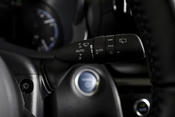 Toyota Yaris Cross 1.5 Hybrid Dynamic | Winterpakket | Trekhaak | Dig. Cockpit | Adapt. Cruise | PDC | Camera | NAV + App. Connect | ECC | DAB | LM 17" |